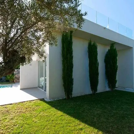 Moderna Con La Piscina Climatizada Colinas *