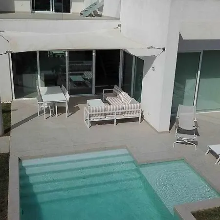 Villa Moderna Con La Piscina Climatizada Colinas