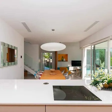 Villa Moderna Con La Piscina Climatizada Colinas *