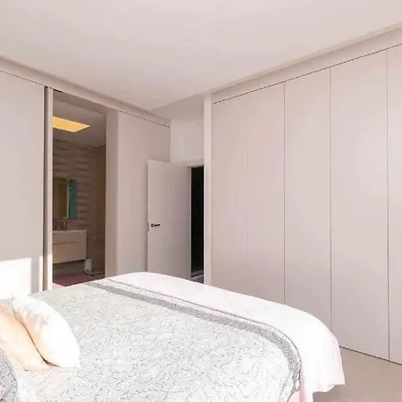 Moderna Con La Piscina Climatizada Colinas *