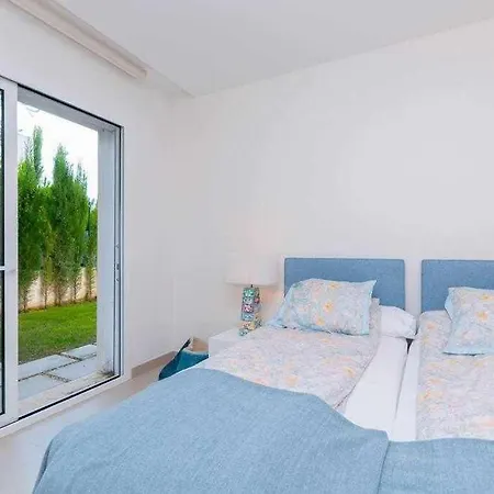 Moderna Con La Piscina Climatizada Colinas Villa